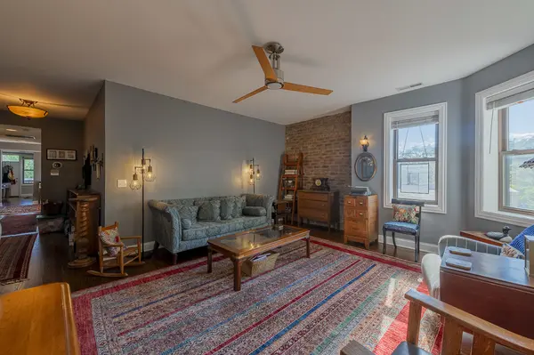 2651 W Greenleaf AVE #3W, Chicago, IL 60645