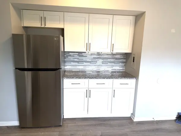 736 E Division ST #2E, Lombard, IL 60148