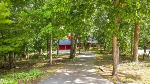 411 Heatherwood CIR, Fairfield, IA 52556