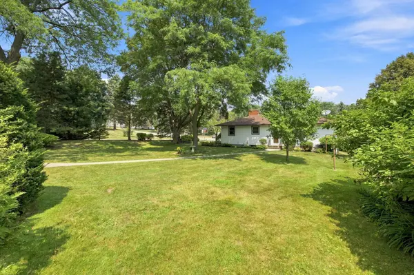 2464 Holloway AVE E, North Saint Paul, MN 55109