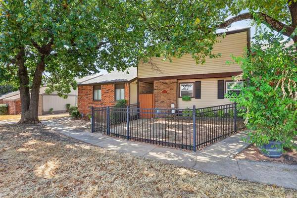 333 Sundance LN, Edmond, OK 73034