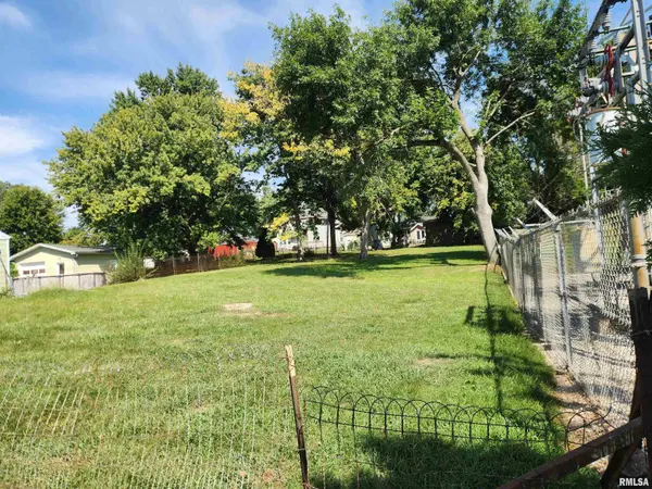 1327 MADISON ST, Quincy, IL 62301