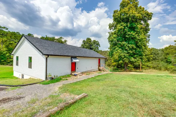 7121 Hwy 100, Bon Aqua, TN 37025