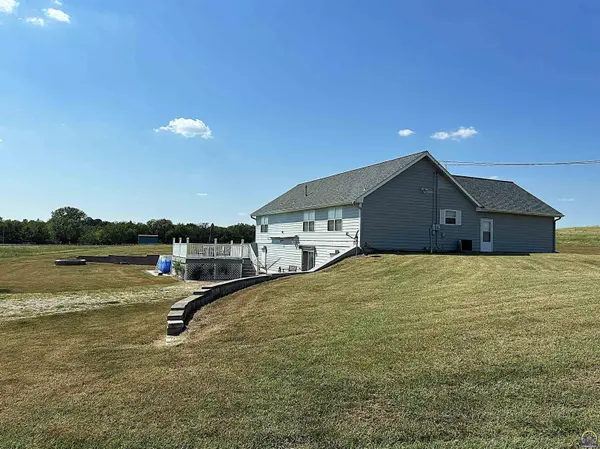 4535 SE 69th St, Berryton, KS 66409