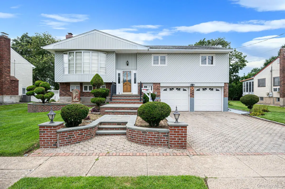 21 Page DR, Hicksville, NY 11801