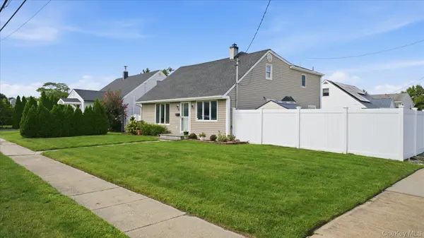 47 Berkeley PL, Massapequa, NY 11758
