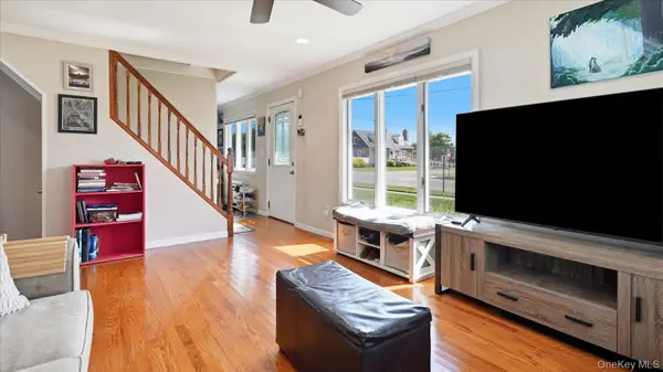 47 Berkeley PL, Massapequa, NY 11758