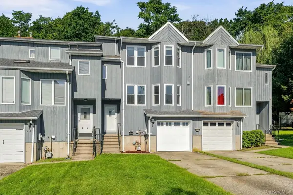 22 Mayer DR, Middletown, NY 10940