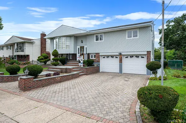 21 Page DR, Hicksville, NY 11801