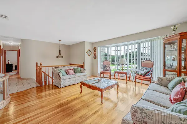 21 Page DR, Hicksville, NY 11801