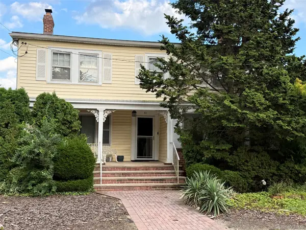 82 Auerbach LN, Lawrence, NY 11559