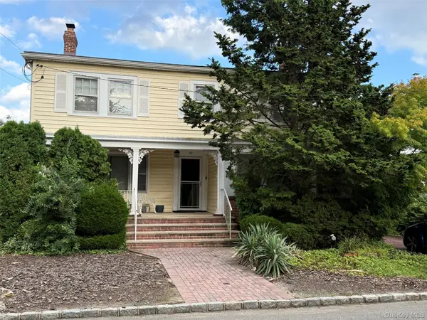 82 Auerbach LN, Lawrence, NY 11559