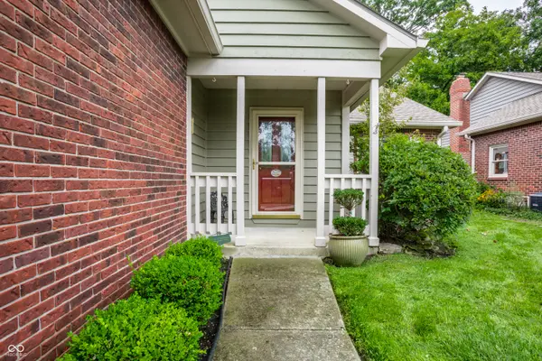 6952 Steinmeier DR W, Indianapolis, IN 46220