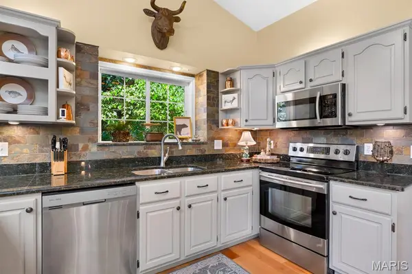 1378 S Lake Sherwood DR, Lake Sherwood, MO 63357