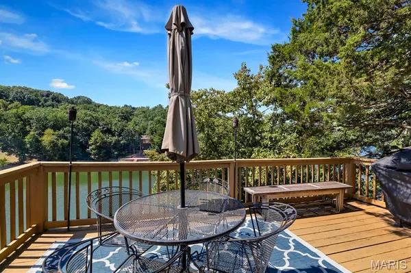 1378 S Lake Sherwood DR, Lake Sherwood, MO 63357