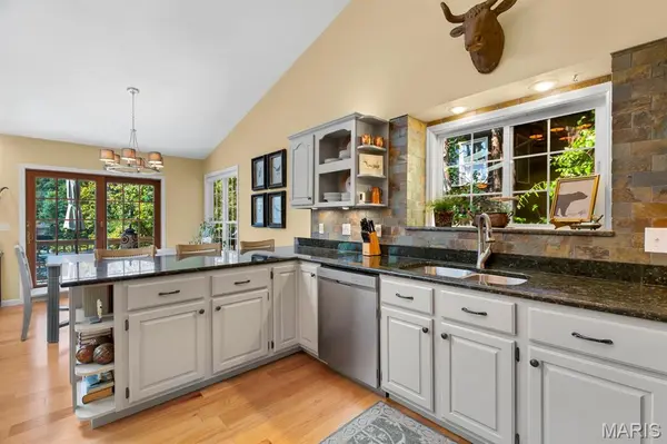 1378 S Lake Sherwood DR, Lake Sherwood, MO 63357