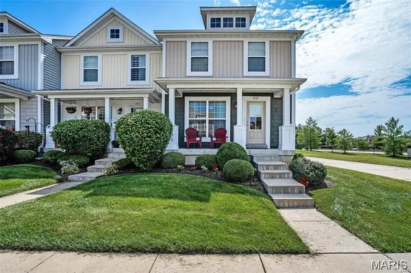 201 Countryshire DR, Lake St Louis, MO 63367