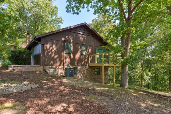 1627 W Riverbluff LN, Nixa, MO 65714