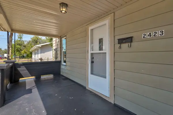 2423 W Olive ST, Springfield, MO 65802
