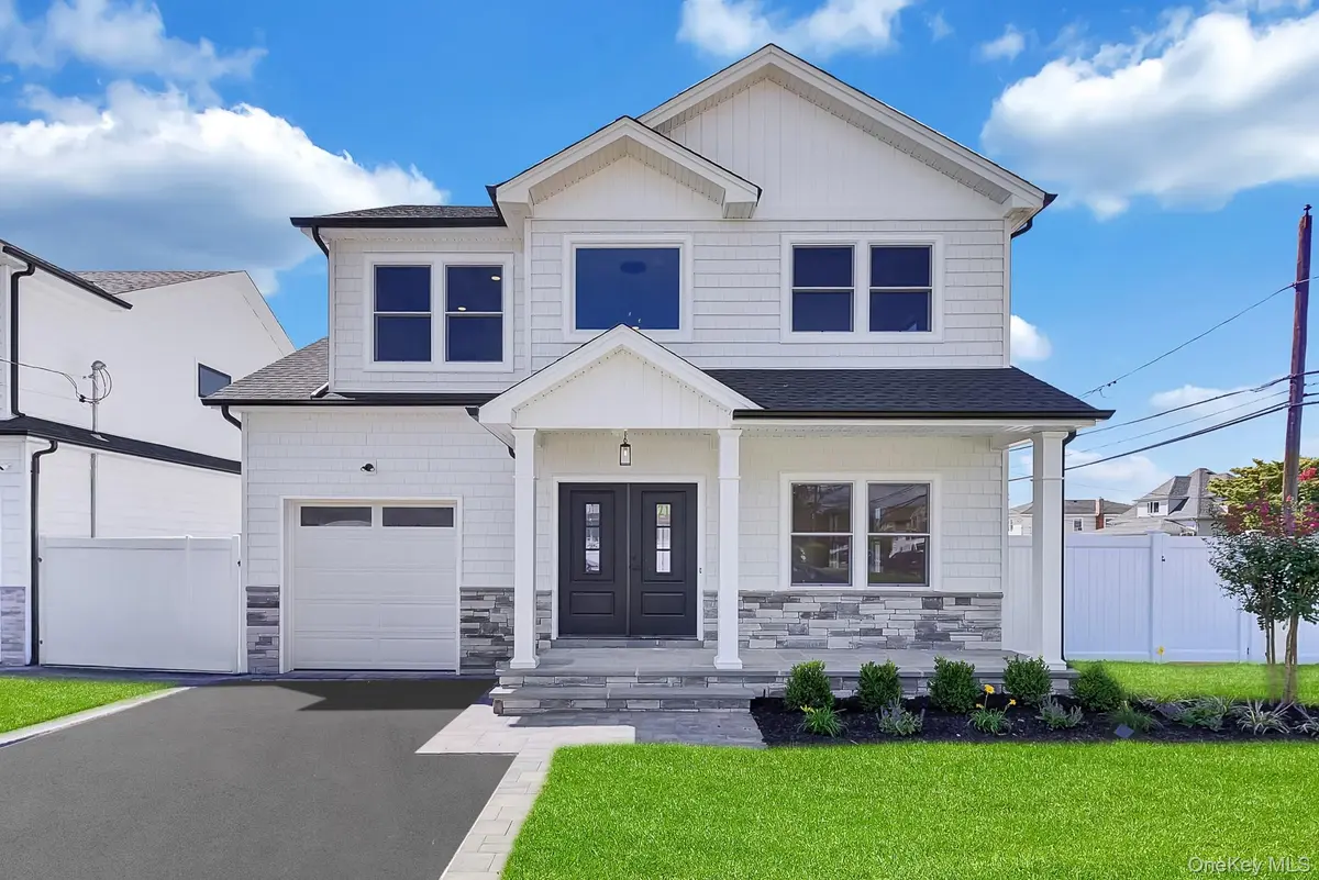21 Cypress AVE, Bethpage, NY 11714