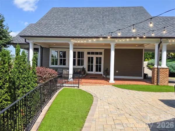 4023 8th Street CT NW, Hickory, NC 28601