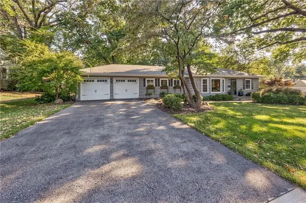 5401 W 65 PL, Prairie Village, KS 66202