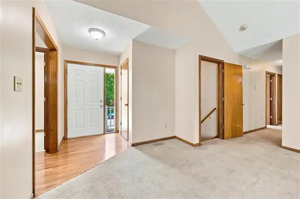 1534 NE Stonewood DR, Lee's Summit, MO 64086