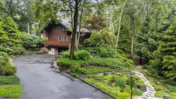 2 British Colony RD, Northport, NY 11768