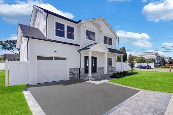 21 Cypress AVE, Bethpage, NY 11714
