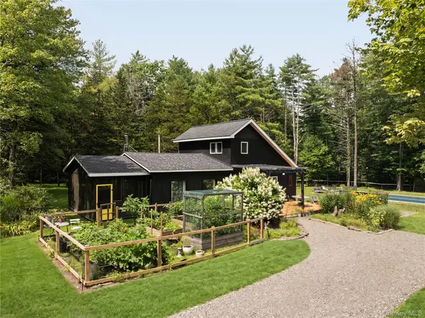22 Old Ballpark RD, Kingston, NY 12401