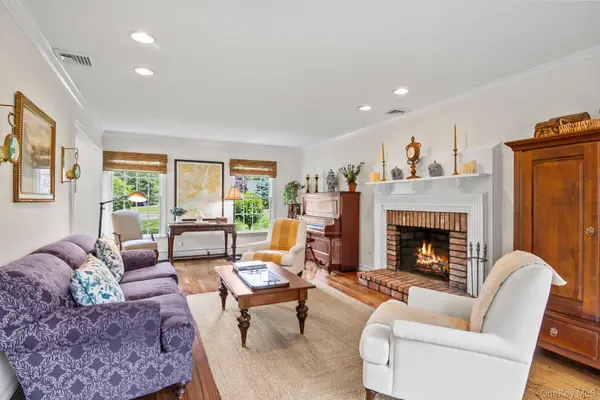 17 Lemark CT, East Setauket, NY 11733