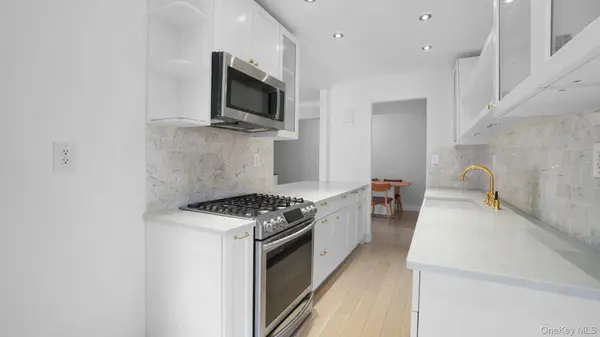 66-15 Wetherole St #E4, Rego Park, NY 11374