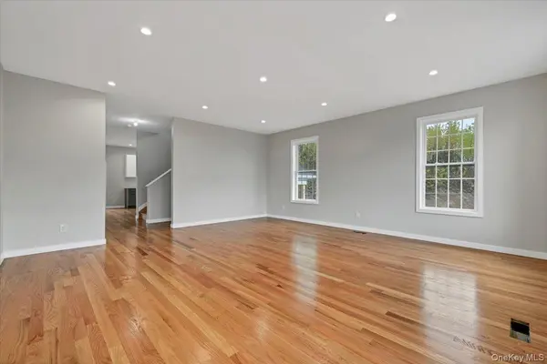 505 Iron Forge LN, New Windsor, NY 12553