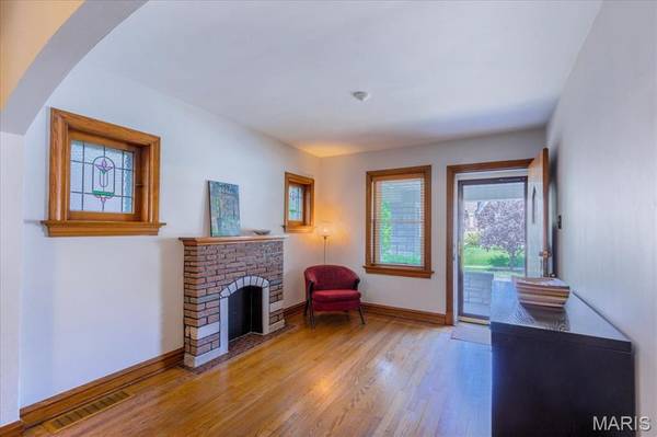 5312 Walsh ST, St Louis, MO 63109