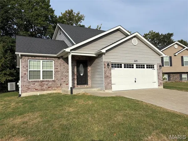 307 Touchdown DR, Foristell, MO 63348