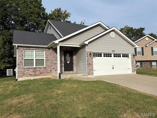 307 Touchdown DR, Foristell, MO 63348