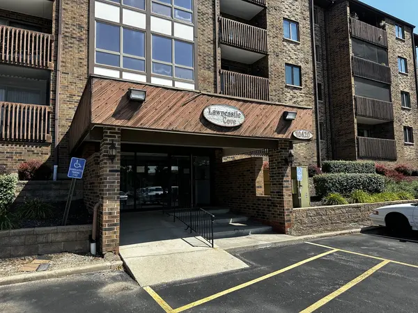 10420 Circle DR #48B, Oak Lawn, IL 60453
