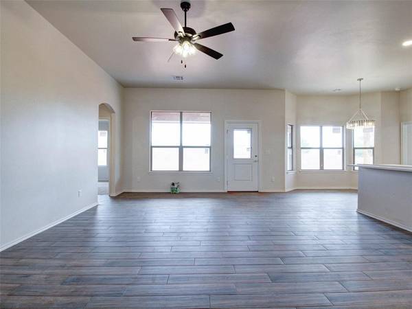 1985 Twin Spires Trail, Blanchard, OK 73010