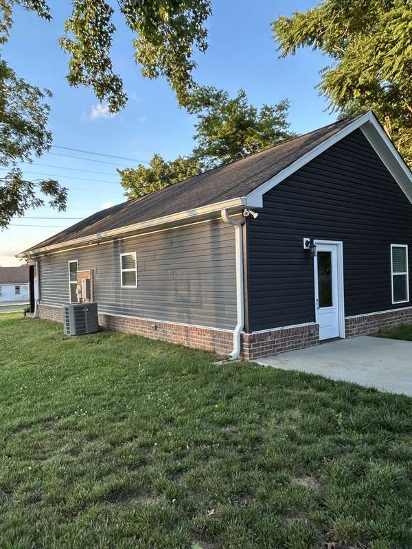 306 Church St, Portland, TN 37148