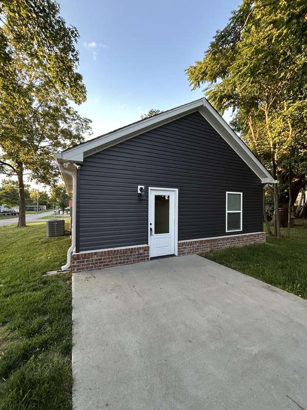 306 Church St, Portland, TN 37148