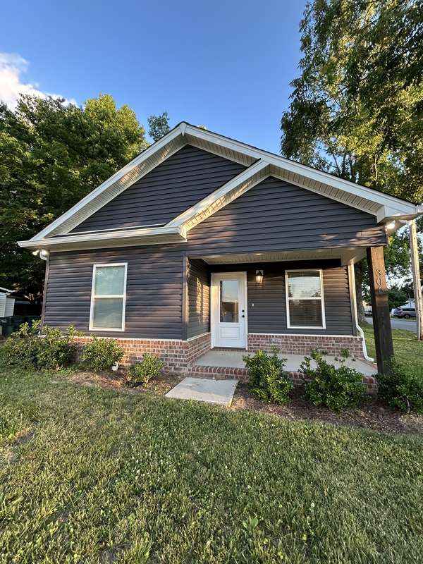 306 Church St, Portland, TN 37148
