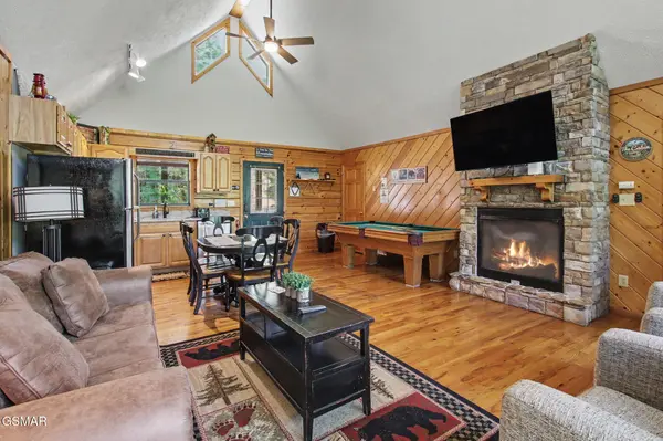 1617 Raccoon Den Way, Sevierville, TN 37862