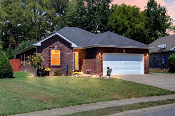 1028 Hendricks Ct, Clarksville, TN 37040