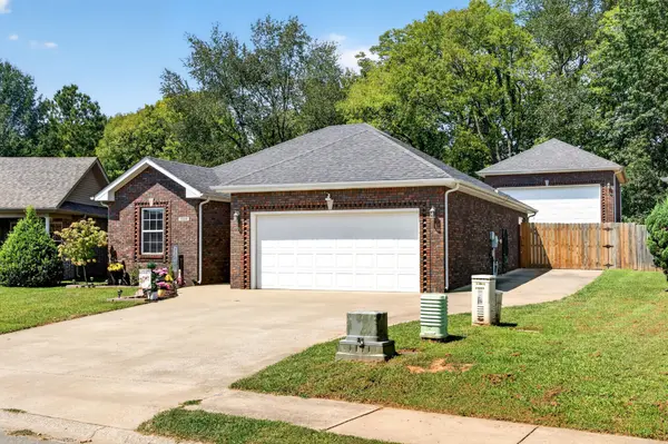 1028 Hendricks Ct, Clarksville, TN 37040
