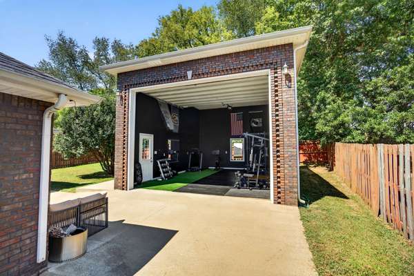 1028 Hendricks Ct, Clarksville, TN 37040