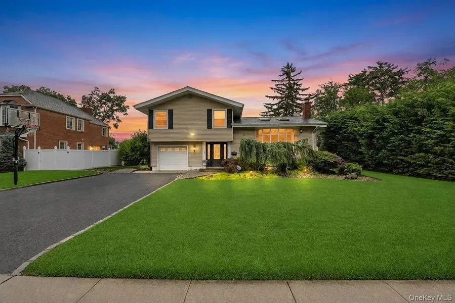 49 Village DR, Jericho, NY 11753