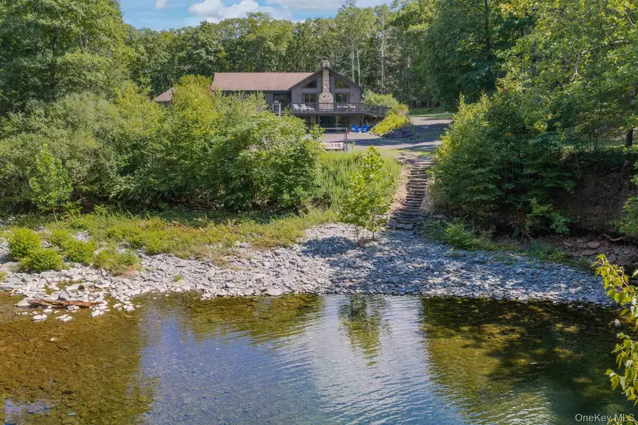 61 Woodland Falls RD, Saugerties, NY 12477