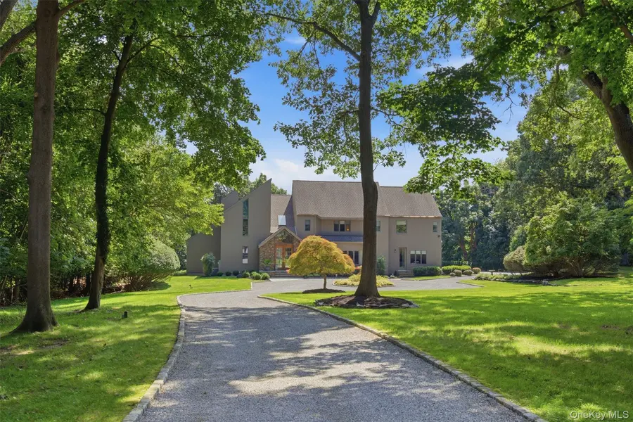 6 Target Rock DR, Lloyd Harbor, NY 11743