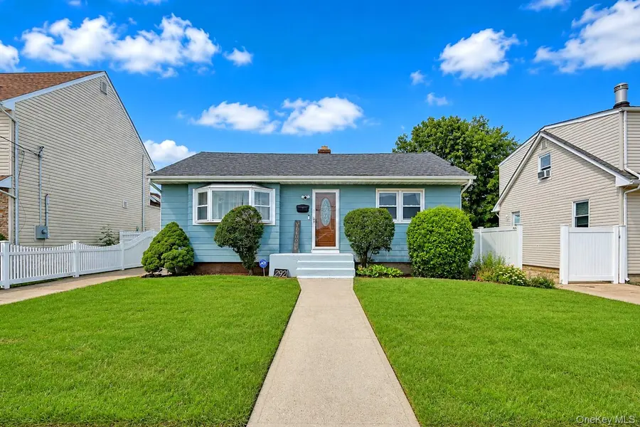 292 Roosevelt AVE, Freeport, NY 11520