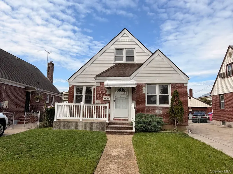 82-26 258th ST, Glen Oaks, NY 11004